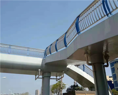 不銹鋼復(fù)合管橋梁護(hù)欄